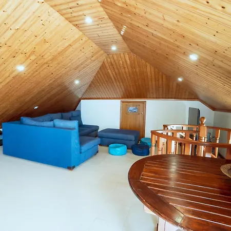 Neptune House لورينها